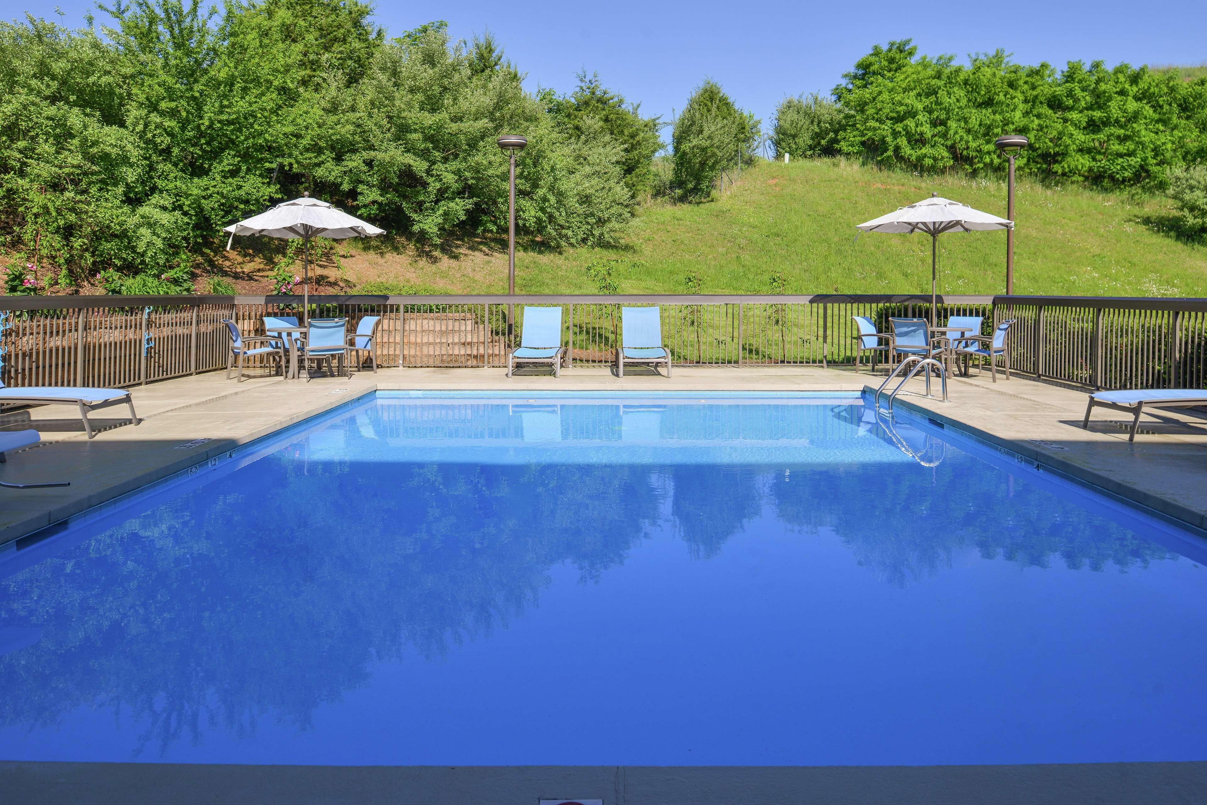 Hampton Inn Staunton Zewnętrze zdjęcie