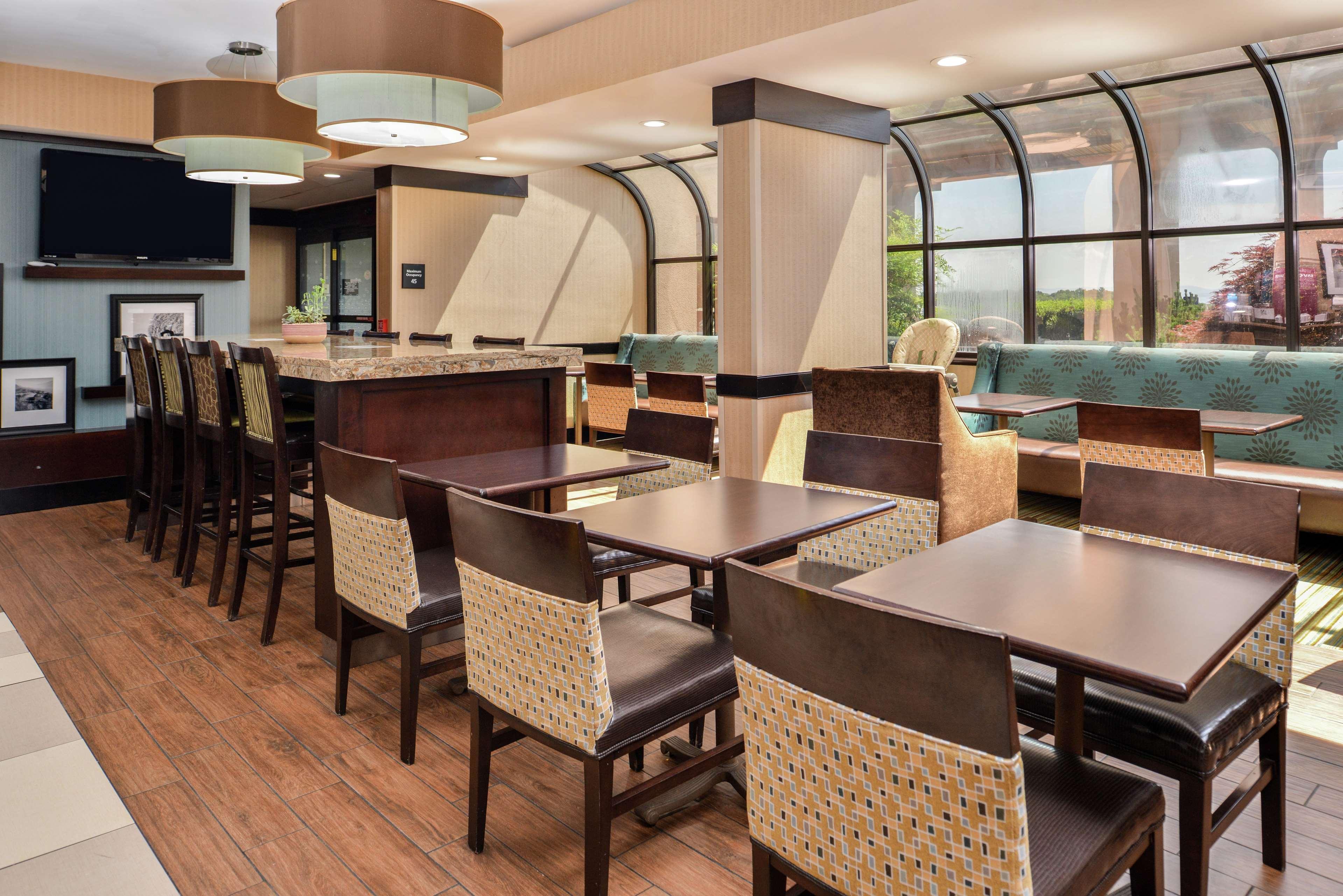 Hampton Inn Staunton Zewnętrze zdjęcie