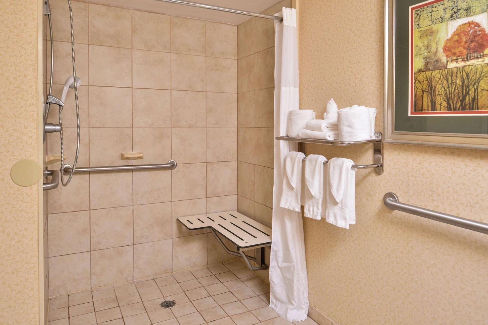 Hampton Inn Staunton Zewnętrze zdjęcie