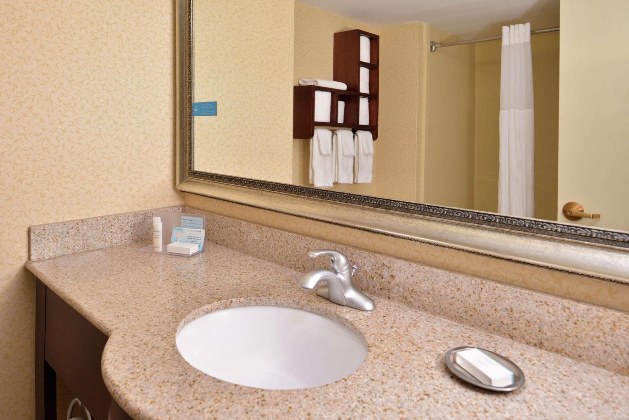 Hampton Inn Staunton Zewnętrze zdjęcie