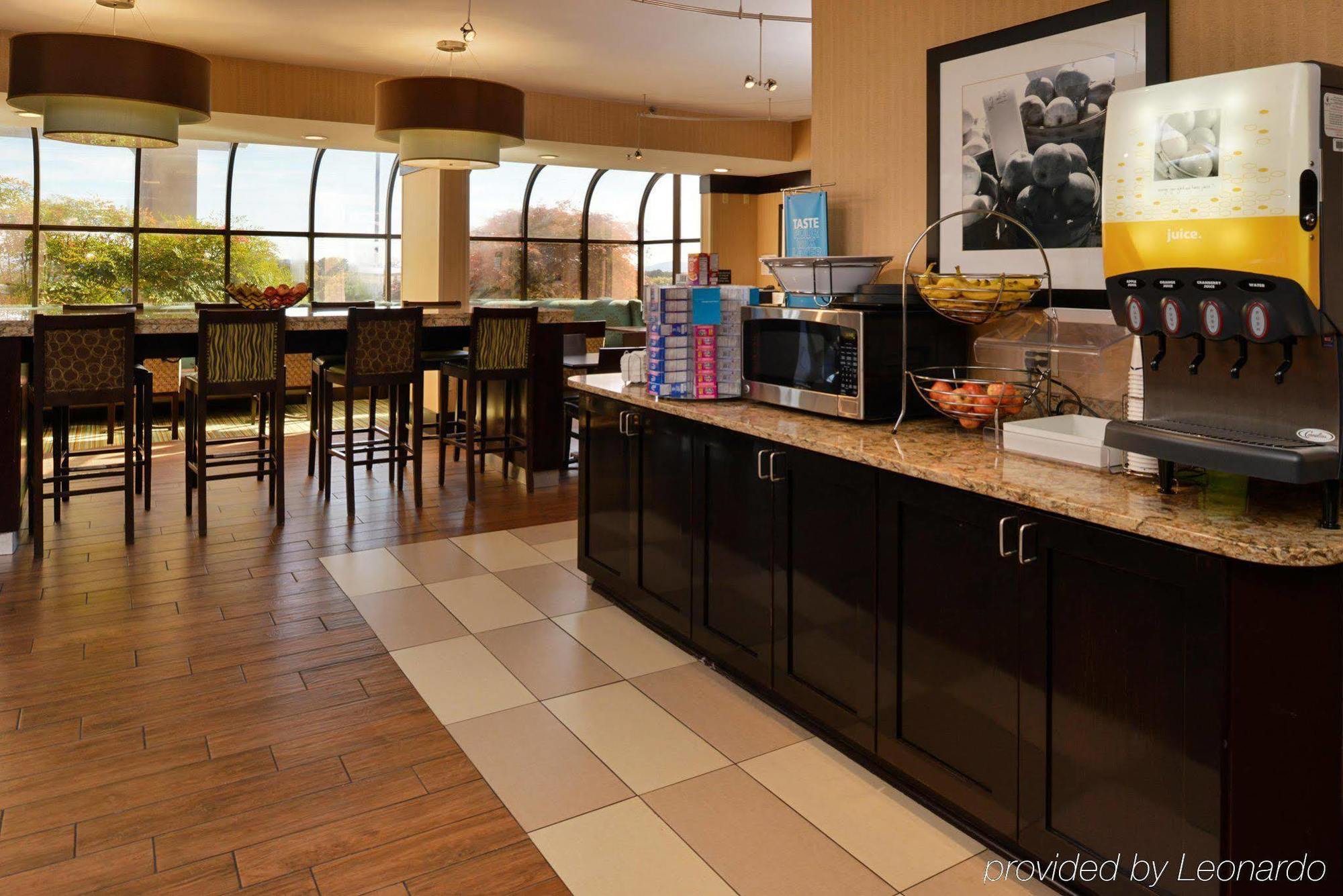 Hampton Inn Staunton Zewnętrze zdjęcie