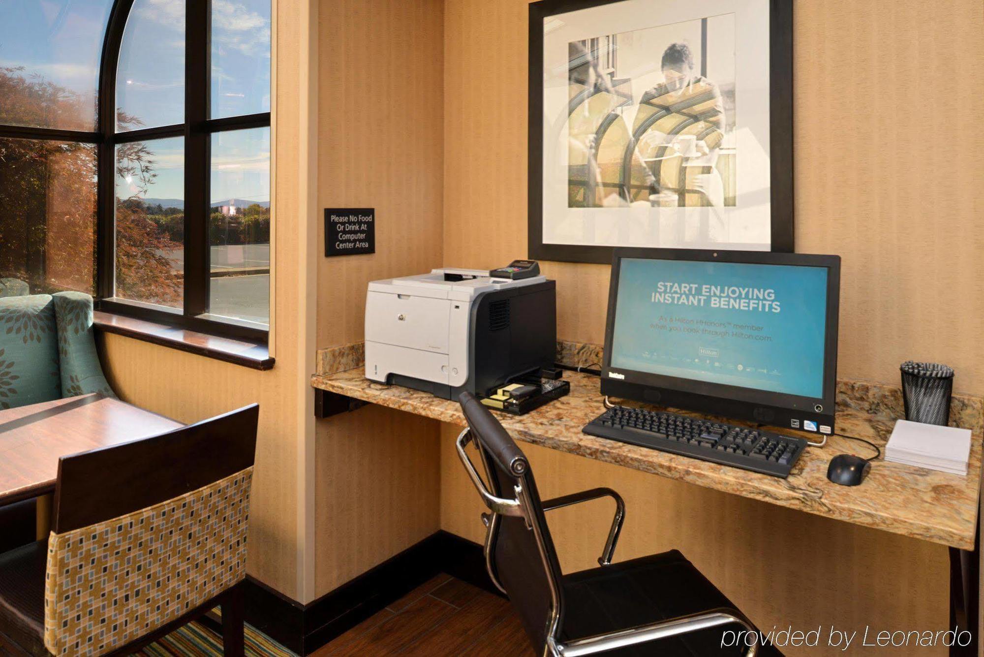 Hampton Inn Staunton Zewnętrze zdjęcie